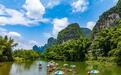 广西阳朔暑期旅游热 山水泛舟游人织