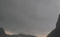 游客玩桨板突遇暴风雨，天空瞬间变黑“度假如渡劫”，文旅局最新回应