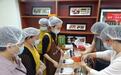 洪山区方桂园社区开展母亲节甜品DIY活动