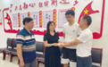 扶老人遭索赔1.9万，店主获确认无过错，当地企业送2万慰问金