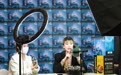 直播间“抄底”大闸蟹