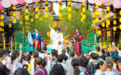 沉浸式国风街头喜剧《开心李白》绵阳首演：分为斗酒诗会相遇、醒酒风波、擂台对决三幕