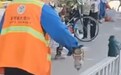 环卫工给护栏抹机油防农民工倚坐，城管局回应