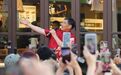 “大衣哥”称长期遭黑粉举报致商演数量锐减，邻居发声