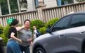 保安与女车主冲突后续：保安已停职，警方称双方均有过错