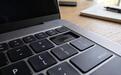 网友反馈其苹果M5 Max MacBook Pro高负载运行过热导致按键变形