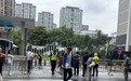 上海高考收官：考生聊起考后规划，同窗专程赶来送祝福