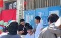 撒贝宁、尼格买提现身江西宜丰帮村民理发，同行者还有演员赵雅芝、李雪琴，村民：为综艺节目录制内容
