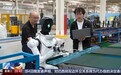 视频丨手把手教机器人“干活”是什么体验？AI时代他们教机器人出师