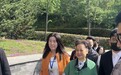 “观音回到了故乡”，82岁演员左大玢现身河南香山寺，该寺被称为“观音祖庭”，大批游客偶遇合影，景区回应