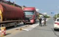 两货车相撞致护栏倒地，江夏区安山“执法蓝”助其解困