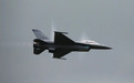 演习首日发生意外事故：台空军一架F-16战机降落时偏离并冲出跑道
