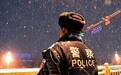 长安街上，抬头是红旗和人流，低头是脚步和坚守。国庆假期，换个视角看北京