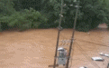 江西赣州多个区县出现暴雨，局地道路、车辆被淹