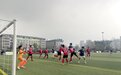 高品质生活｜“足”够精彩！机器狗送球、名宿开球，新区校园足球“四级联赛”开战