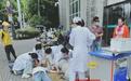 男子晕倒医院门口，医护17分钟接力抢救助他脱险