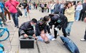 外国客商街头突发急症，武汉江岸城管队员紧急施救转危为安