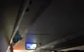 D1804次列车受电弓遭异物击打，被困隧道超2小时，乘客称全车停电闷热异常