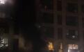 成都一小区晚上发生火灾，街道办：2人轻伤，原因正调查