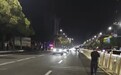 岳阳一摩托车斑马线上撞人致2死2伤，记者实探现场：有“礼让行人”提示牌，无红绿灯