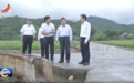 省长赴村里察看，现场检查这一热线是否能及时接听来电
