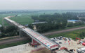 河北：衡德高速公路改扩建工程跨石德铁路转体桥成功转体(4)