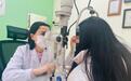 养鹦鹉一个多月后，女子眼睛发红发痒，一查竟是感染眼部寄生虫