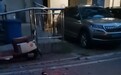 衡阳一男子被小区外墙脱落的瓷砖砸伤，当地便民热线工作人员：伤者已送医治疗，小区多处外墙存在脱落情况，需申请维修基金