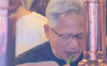 黄仁勋与韩国三名商界大佬聚会吃辣椒 学紫苏叶包肉 LG集团会长负责烤肉