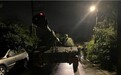 画面曝光！台军自行火炮车夜间连撞5车