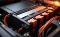 AI模型误点名？比亚迪、特斯拉等约十家车企辟谣“因锁电被约谈”