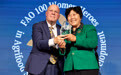 特写｜在粮农组织总部，殷玉珍与赛考斯种下友谊树(3)