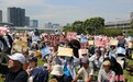 英媒：高市背离日本战后和平主义立场 民众抗议持续升温