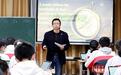 “拼命三郎”陈维：百万字家访笔记，把“难教”的孩子一个个拉进大学