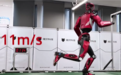 镜识科技Bolt人形机器人奔跑速度提升至11米/秒