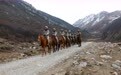 守护草原上那幸福的笑脸——记陆军第76集团军某旅玉树独立骑兵连连长东珠青培