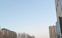 胖东来恢复营业首日客流量爆满，有顾客凌晨5点开车排队，周边道路已堵车，客服：超市已限流，需排队2小时