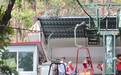 四川泸山索道家长和孩子从缆车掉入防护网，景区回应