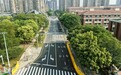 连夜施工7小时，920米的东西湖区金南二路刷黑焕新颜