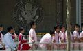 中国学生留美困局：签证审查趋严、身份管理收紧