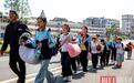 仙桃首条周未校园定制公交“开”进乡镇