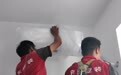高温下的武汉，有人为送清凉每天扮演近10次“空中飞人”