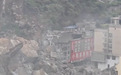 重庆山体垮塌致人员被埋，居民称受损房屋有五六层高，都有住人，听说有大巴车被埋