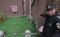 外卖电动车不能进小区，保安借自行车救急！骑手自购两辆“接驳车”回赠，配送难题解了