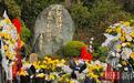 清明假期第一天，15岁初中生和家人到袁隆平院士墓地祭扫
