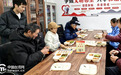 爱心助餐暖桑榆 两岸同心话团圆——开封市龙亭区台办开展关爱老人助餐活动
