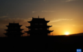 夕阳下的嘉峪关