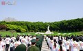 上海龙华烈士陵园举办清明主题纪念活动，各界近200人参加，向无名烈士墓敬献花篮