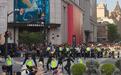“五一”当天58万人次游上海外滩，南京路“拉链式”人墙成热门打卡点，游客站台阶追拍