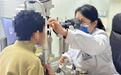 男孩频繁眨眼几年治不好，原是过敏和干眼“双重作祟”